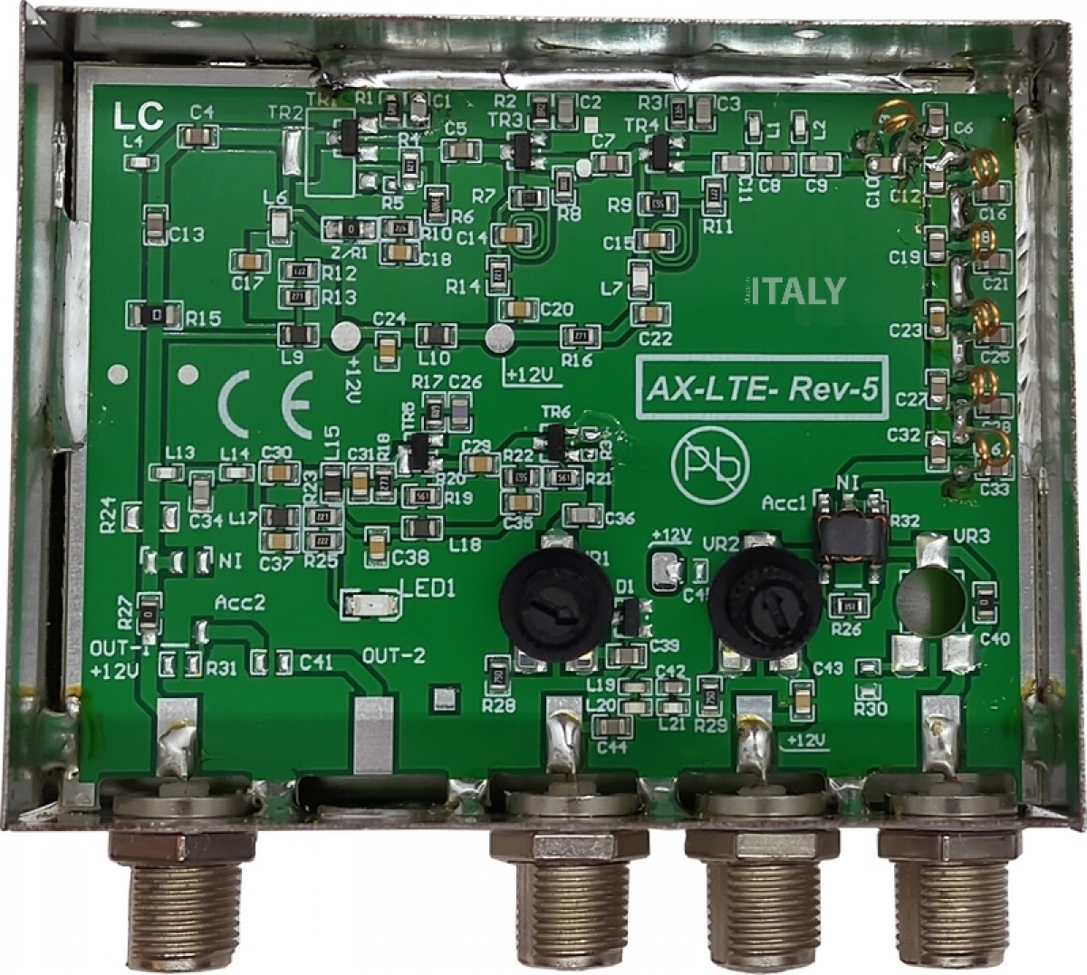 Amplificatore da palo TV a 3 ingressi VHF-UHF-UHF regolabile